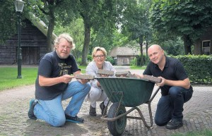 150813 wezup draagt steentje bij aan opknappen oud straatje